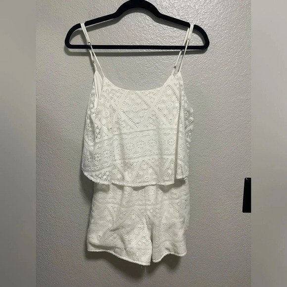 Aeropostale White Lace Overlay Short Romper with adjustable straps size medium - Picture 2 of 6